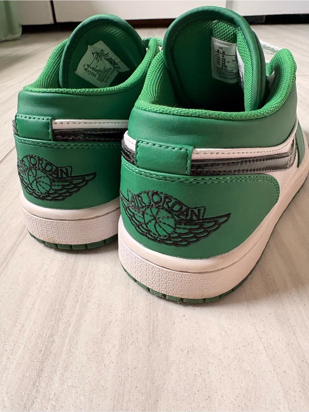Nike Air Jordan 1 Low  Pine Green 
Womens size 8.5
